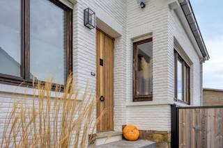 Located at Varent 21, we find this characterful and ready-to-move-in home with beautiful, open green views. An ideal home for those who want...