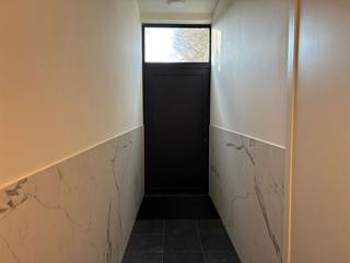 Spacious duplex apartment in the center 's-Gravenwezel * Ground floor: entrance hall with stairs to1st floor *1st floor: guest toilet, fitted...