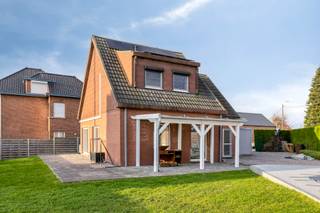 - 3 slaapkamers incl. dressing- Bureel of praktijkruimte aanwezig- Prachtige tuin met zwembad en terrasoverkapping- Uitstekende ligging in het...