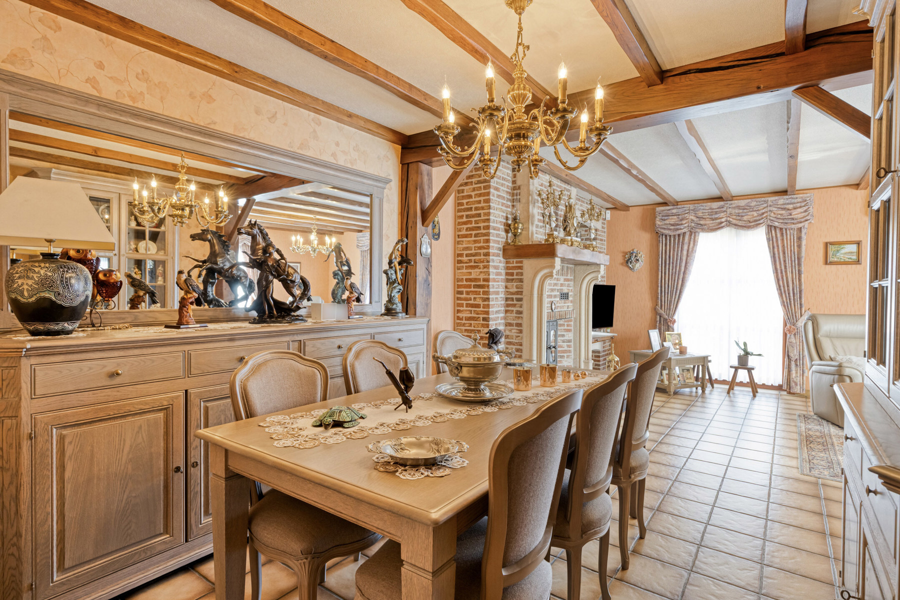 Te moderniseren ruime en solide 3-gevelwoning met grote tuin - foto 4