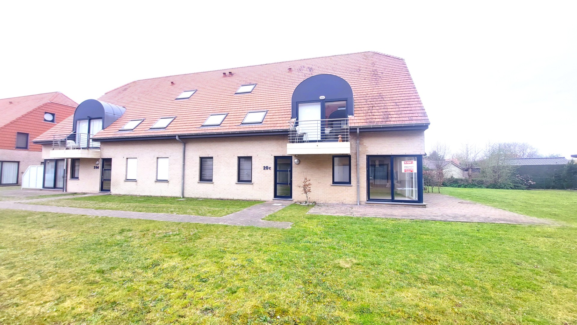 Instapklaar gelijkvloers appartement met zongerichte tuin nabij strand van Bredene - foto 2