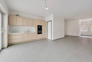 Ontdek Residentie Gersthof, een uniek nieuwbouwproject in het hartje van Aalst. Deze energiezuinige luxe maisonnettes en duplex appartementen combineren modern comfort met een uitstekende ligging, ideaal voor wie op zoek is naar een stijlvolle woonomgeving.<br /><br />Luxe en comfort!<br />De appartementen in Residentie Gersthof zijn ontworpen met oog voor detail en bieden een hoogwaardig afwerkingsniveau. Elk woning beschikt over ruime leefruimtes, grote ramen voor veel natuurlijk licht en riante terrassen waar u kunt genieten van een prachtig uitzicht. Kies voor een appartement of woning met zicht op de groene, aangelegde binnentuin – rust en ontspanning gegarandeerd.<br /><br />Duurzaam en energiezuinig!<br />Residentie Gersthof is gebouwd met de nieuwste energiezuinige technieken, zodat u niet alleen comfortabel woont, maar ook duurzaam en toekomstgericht.<br /><br />Ondergrondse parking en fietsenstalling!<br />Het project beschikt over een ruime ondergrondse parking met voldoende plaats voor auto’s en fietsen. U geniet zo van maximale mobiliteit en veiligheid.<br /><br />Waarom kiezen voor Residentie Gersthof?<br /><br />- Centrale ligging in hartje Aalst<br />- Energiezuinige luxe appartementen en woningen<br />- Ruime terrassen met zicht op een groen omgeving<br />- Ondergrondse parking en fietsenstalling<br /><br />Wonen in Residentie Gersthof betekent wonen in stijl, comfort en rust. Neem vandaag nog contact op voor meer informatie of een bezoek aan dit unieke project.<br />Contacteer Ruben op 0479/ 03 90 17 of mail naar ruben@cornelis-partners.be