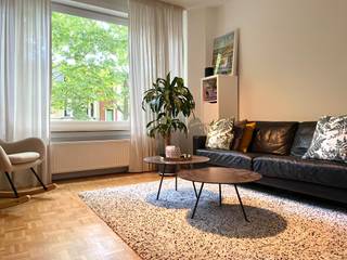 Instapklaar gerenoveerd appartement te koop in de gegeerde Pulhofwijk in Berchem (Antwerpen), gelegen in de rustige en charmante Marie-Josélaan – één van de mooiste lanen van de buurt.<br /><br />Dit lichtrijke appartement combineert modern wooncomfort met authentieke elementen, wat zorgt voor een warme en stijlvolle uitstraling. Ideaal voor wie op zoek is naar een comfortabel appartement op een toplocatie in Berchem.<br /><br />De centrale ligging in de Pulhofwijk biedt een perfecte balans tussen rust en bereikbaarheid. Op wandelafstand bevinden zich winkels, supermarkten, bakkerijen, restaurants en cafés. Bovendien geniet u van een uitstekende verbinding met het openbaar vervoer (tram, bus en station Berchem) en een vlotte toegang tot het centrum van Antwerpen en de belangrijkste invalswegen.<br /><br />Indeling van het appartement<br />2 volwaardige slaapkamers<br />1 moderne badkamer<br />Open, volledig uitgeruste keuken<br />Lichtrijke en rustige leefruimte<br />Klein, gezellig terras<br />Privéberging<br /><br />Troeven van dit appartement in Berchem<br />Gelegen in de populaire Pulhofwijk<br />Rustige straat met karakter (Marie-Josélaan)<br /><br />Volledig gerenoveerd en instapklaar<br />Ideaal voor eigen bewoning of investering<br />Uitstekende mobiliteit (openbaar vervoer &amp; invalswegen)<br /><br />Interesse? Mail naar: alina.frederik@gmail.com