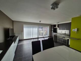 Op zoek naar een comfortabel en instapklaar appartement?Dit verzorgde appartement op de eerste verdieping, bereikbaar met lift, biedt alles wat je...