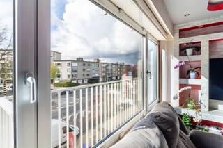 Merksem - Dit ruim en instapklaar appartement met twee slaapkamers en een terras is strategisch gelegen in Merksem, op wandelafstand van...