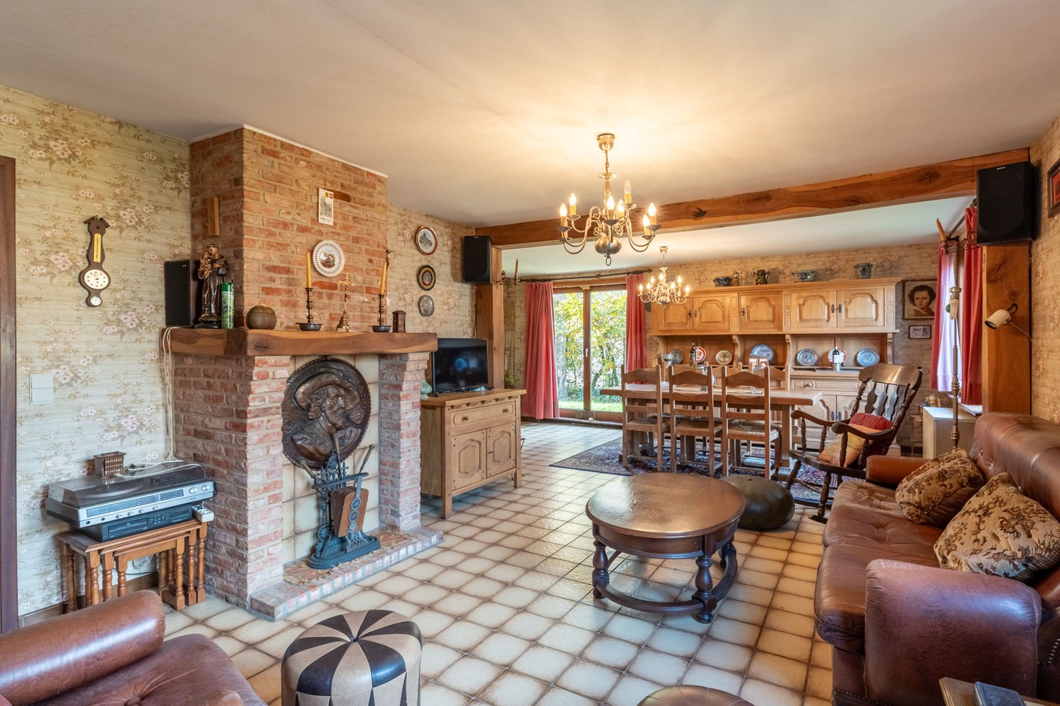 Te renoveren woning met 4 slaapkamers, 2 badkamers, een garage en een tuin te Pellenberg! - foto 5