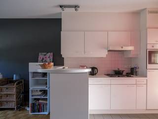 Appelez Sander au 0479355602 pour prendre rendez-vous.<br /><br />Avec vue sur les cours d'eau intérieurs de Gand, en face de l'imposante Krook, cet appartement d'investissement d'une chambre est mis en vente.<br /><br />Dans la résidence Colosseum, située à l'angle de la rue Oudescheldestraat et de la Kuiperskaai, nous trouvons cet appartement composé d'un hall d'entrée soigné, d'une chambre avec salle de bains attenante, d'une cuisine et d'un salon. C'est l'opportunité idéale pour ceux qui souhaitent s'installer (eux-mêmes, leurs enfants étudiants ou des locataires) dans l'un des endroits les plus prisés de Gand.<br /><br />Conforme aux normes électriques, sans amiante et bon classement énergétique. Des rénovations prévues pour l'immeuble et le toit afin de rendre la résidence entièrement adaptée à l'avenir (y compris revêtement énergétique, rénovation de l'entrée, des galeries, des fenêtres et des pompes à chaleur). À discuter avec votre agent immobilier.