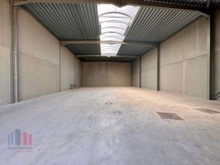 Nieuwbouw KMO-unit van 326 m² en 1 privatieve parkeerplaats te koop in Aartrijke. De geïsoleerde casco magazijnruimte (brandklasse C) is opgebouwd...