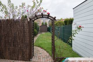 Op wandelafstand van het centrum vinden we deze mooi ingerichte stadswoning.De woning werd recent vernieuwd en heeft ruime woonkamer, keuken en 2...