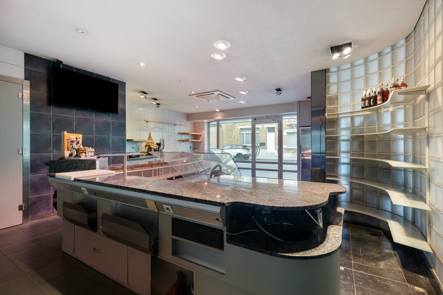 RUIM HANDELSHUIS MET 5 SLPKS, TERRAS & ATELIER - foto 2