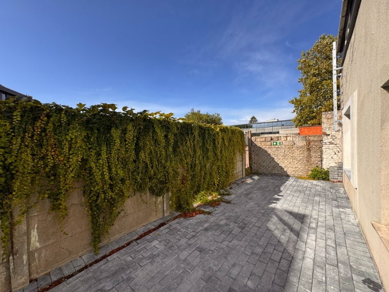 --- NIEUW --- Gerenoveerd gelijkvloers appartement met privaat terras - foto 3