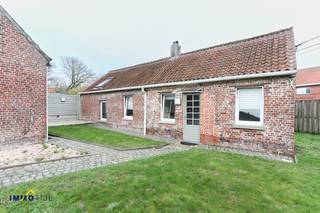 Te renoveren hoevewoning op toplocatie in Opwijk!Op een strategische ligging in Opwijk, vlakbij grote invalswegen, openbaar vervoer en alle...