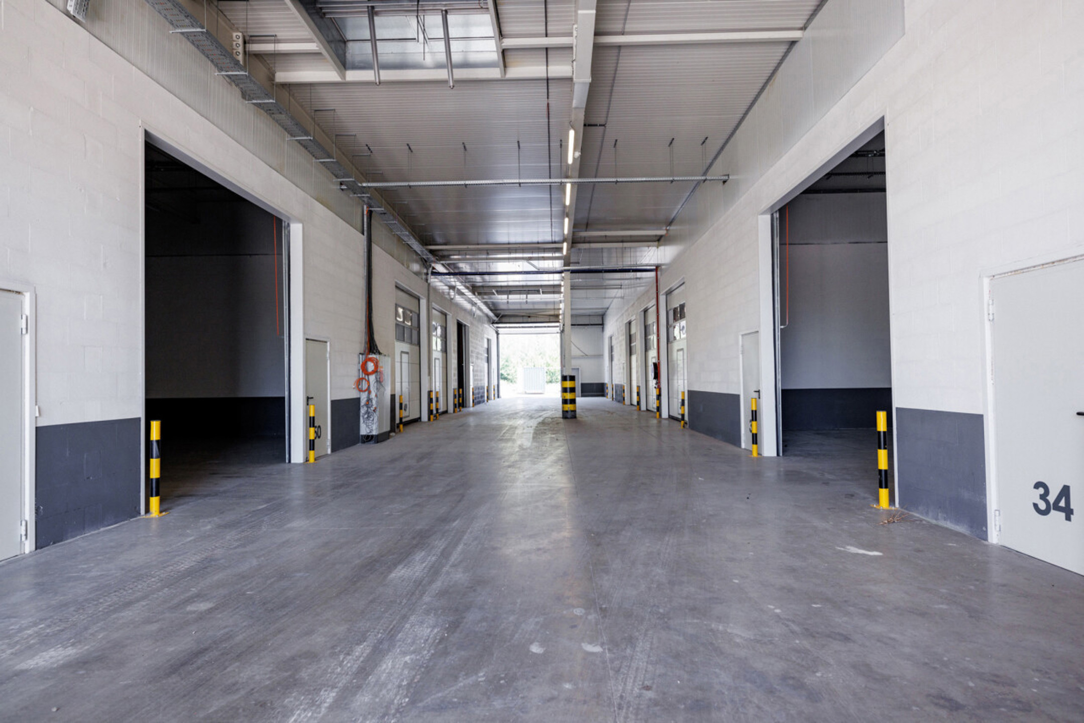 Magazijn Unit 6 van 435 m² te huur vlak bij Afrit 28 Hasselt. - foto 2