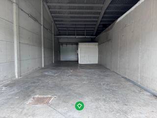 Deze loods / magazijn heeft een oppervlakte van 100m², gelegen langs de Wikkelaarstraat te Vladslo (Diksmuide).Het magazijn kan dienst doen voor...