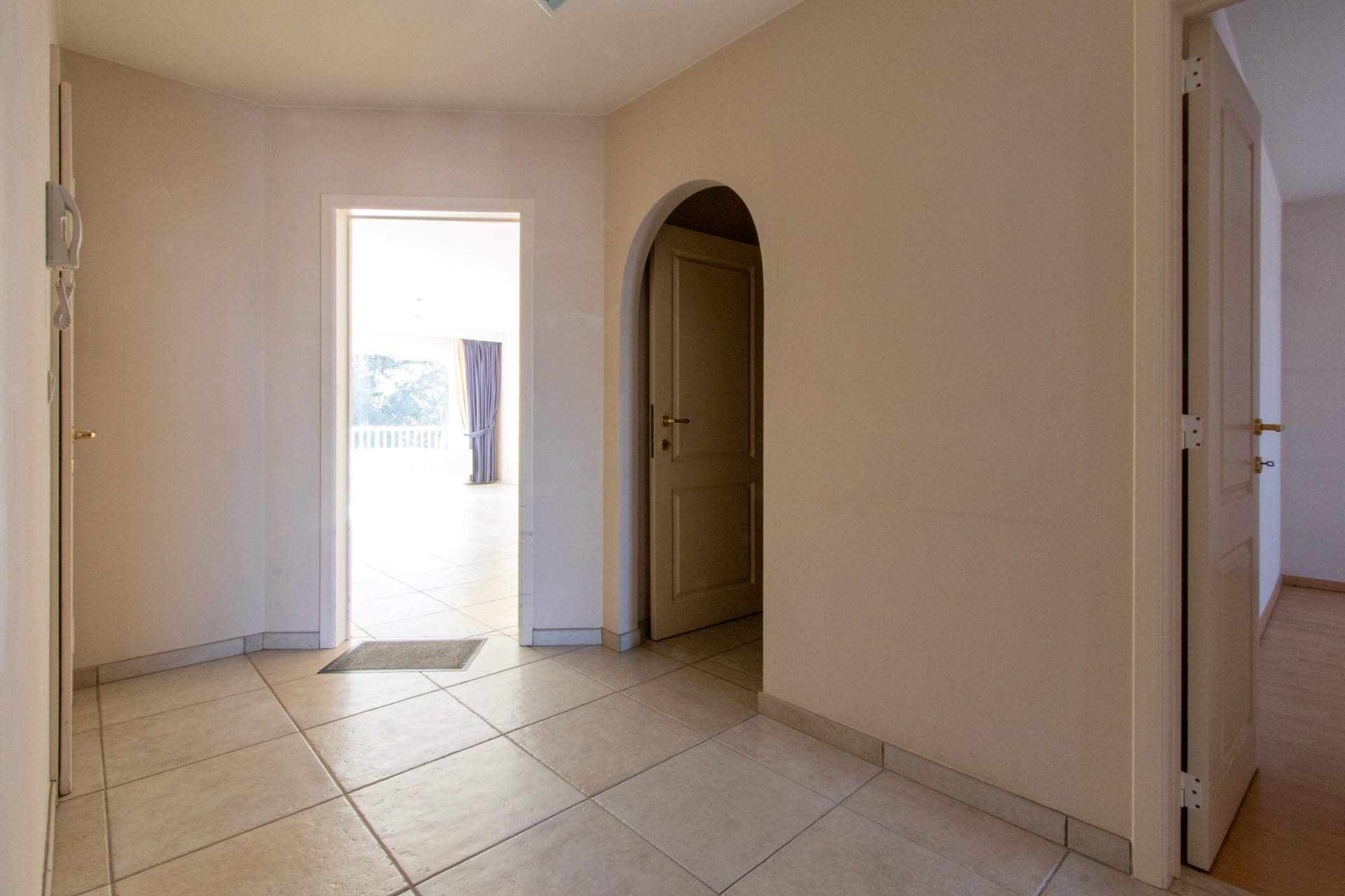 Appartement te huur - foto 2