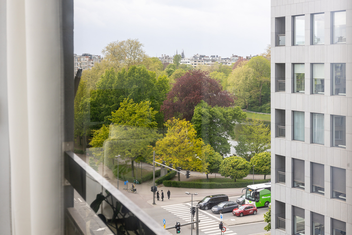 Instapklare en gemeubelde studio te koop in Antwerpen op de 7e verdieping van een verzorgd gebouw aan het Stadspark - foto 4
