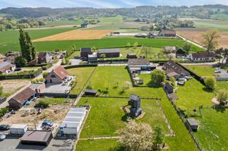 À la recherche d’un lieu exceptionnel pour concrétiser votre projet de rêve ? Ce magnifique terrain à bâtir de 2.626 m², situé Rue de la Durenne...