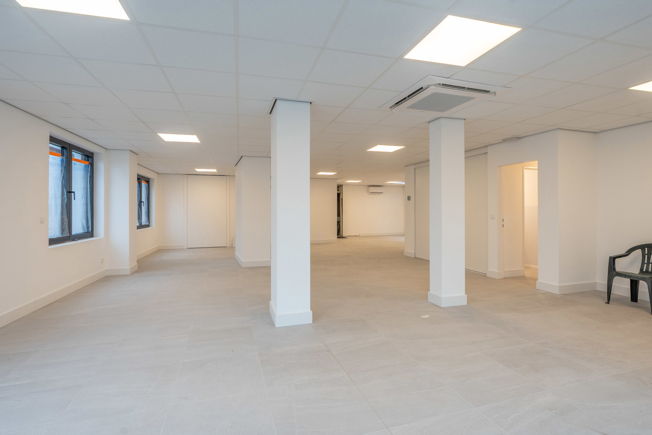 Handelspand met garage, gelegen op topligging te Vosselaar! - foto 3