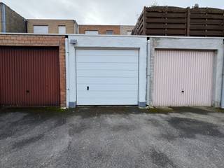 Goed gelegen garagebox, centraal gelegen te Heist-Aan-Zee in de directe omgeving van de Bondgenotenlaan, Witte Bankstraat en invalidenlaan.De garage...