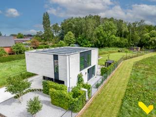Exclusieve moderne villa met hoogwaardige afwerking in OlenDeze prachtige moderne villa combineert luxueus wonen met hedendaags comfort en...