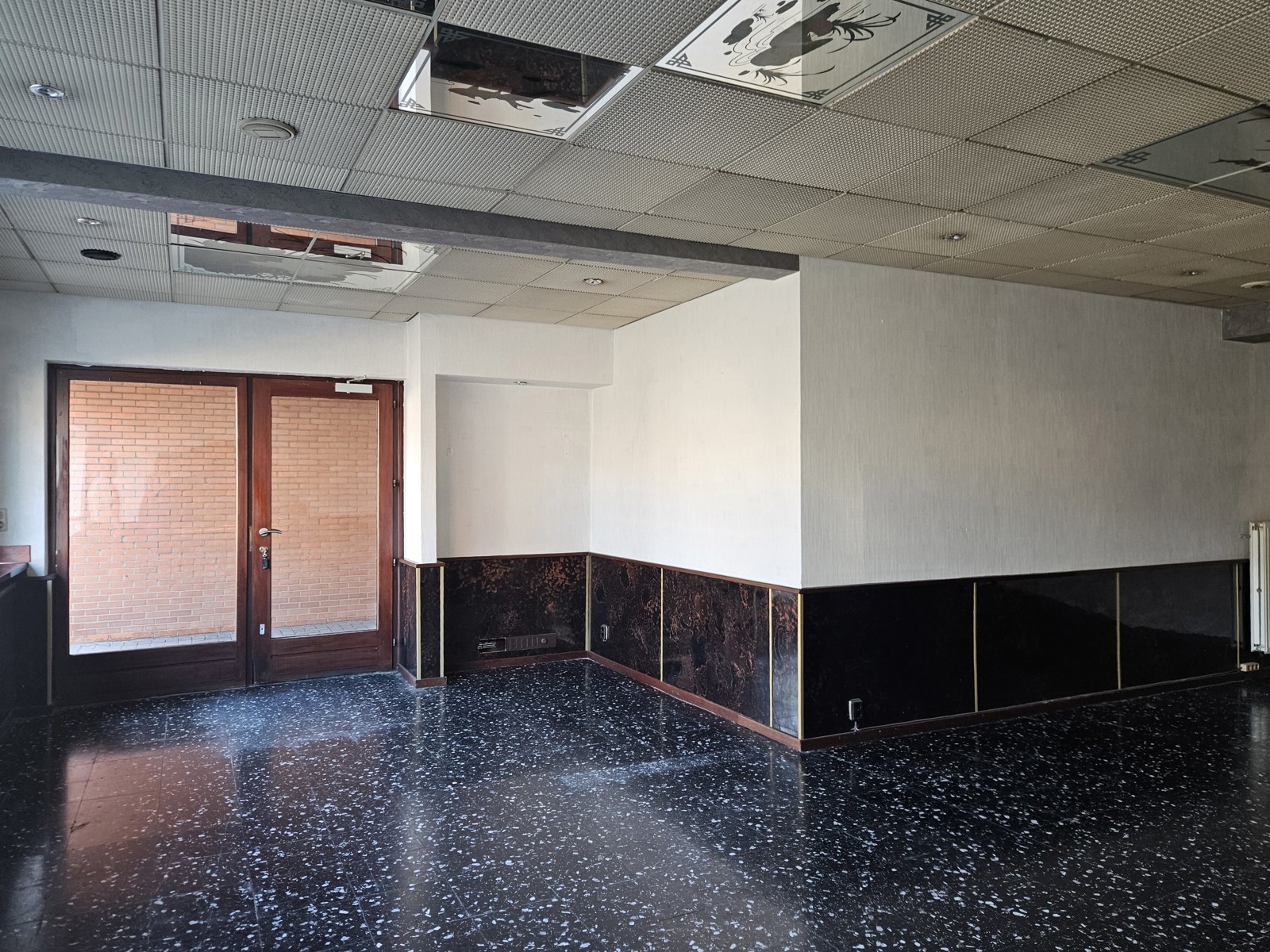 Veelzijdige ruimte met garage nabij het centrum - foto 4