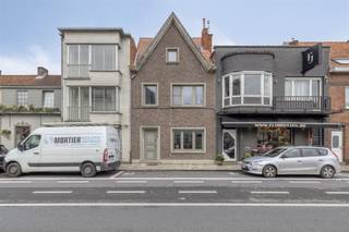 Welkom in deze karaktervolle woning in Eeklo, gelegen in een aangename straat met een combinatie van authentiek vakwerk en hedendaags comfort...