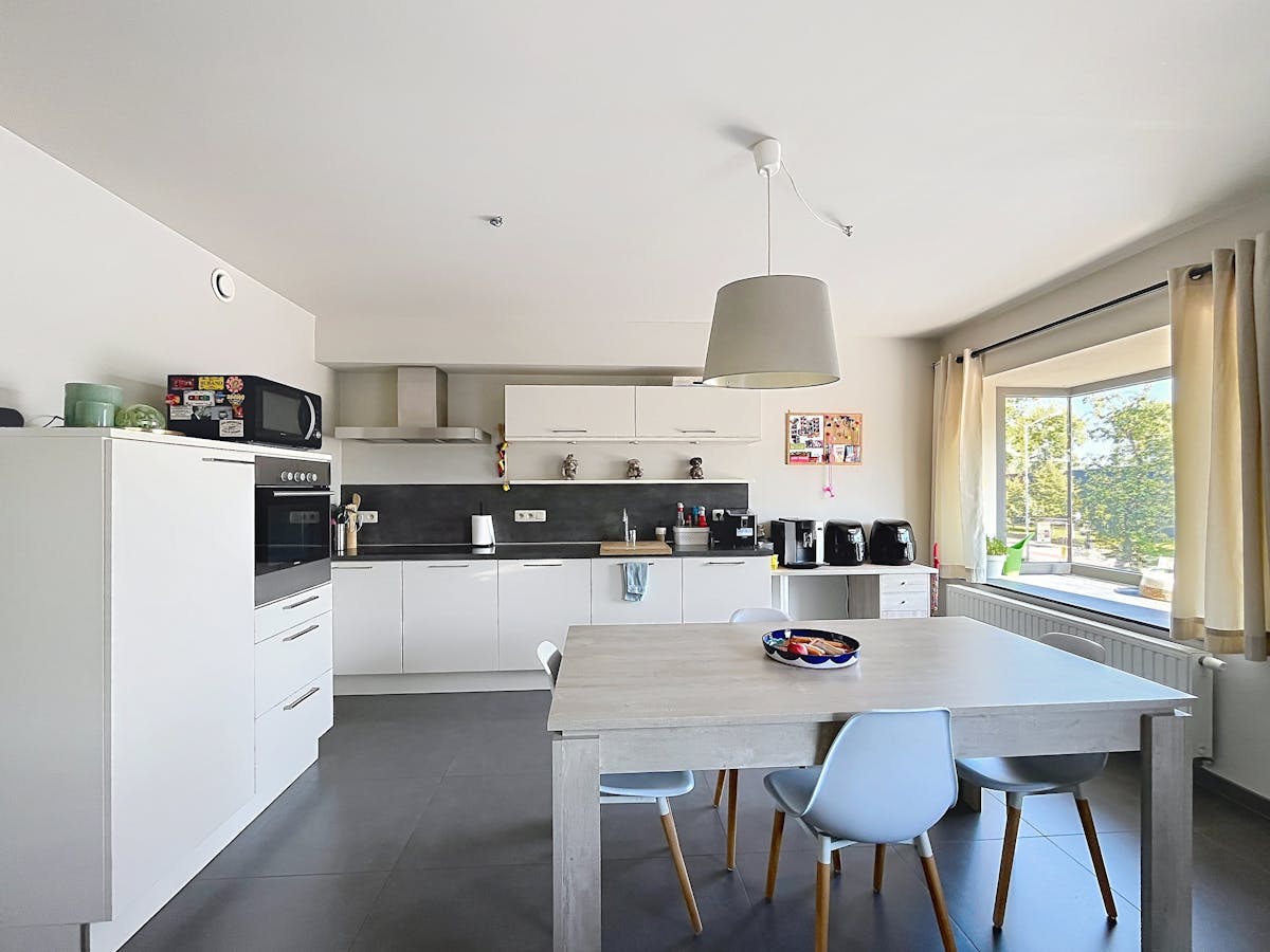 Lichtrijk appartement met 2 slaapkamers en staanplaats te huur in Brugge - foto 4