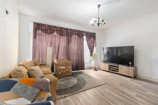 Te koop: ruim gesloten appartement in het centrum van Antwerpen, gelegen aan de Turnhoutsebaan, nabij scholen, ziekenhuis en invalswegen.Dit...