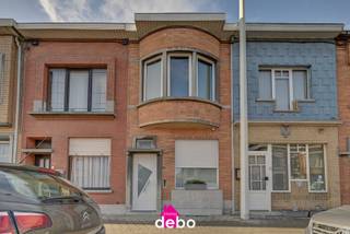 Betaalbare starterswoning met stadsterras nabij het centrum van KortrijkDeze charmante rijwoning biedt ca. 140 m² woonoppervlakte en combineert...