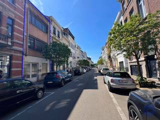 Informatie projectHet gebouw, gekend als woning met atelier en magazijn, is gelegen in de rustige en groene Cuylitsstraat die een zeer centrale...