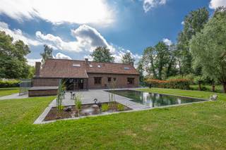 Centrum Bodegem – Idyllisch gelegen gezinswoning met karakter en prachtige tuinIn het hart van het pittoreske Bodegem, op wandelafstand van winkels,...