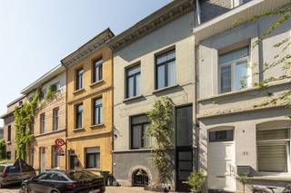 On a quiet street in Borgerhout, here you live in the middle of a neighborhood that is bustling with creativity and neighborhood spirit. This...