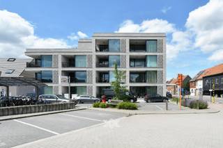 Dit appartement op de tweede verdieping van residentie Goudsbloem heeft een oppervlakte van 86 m² en is ingedeeld als volgt: inkomhal met...