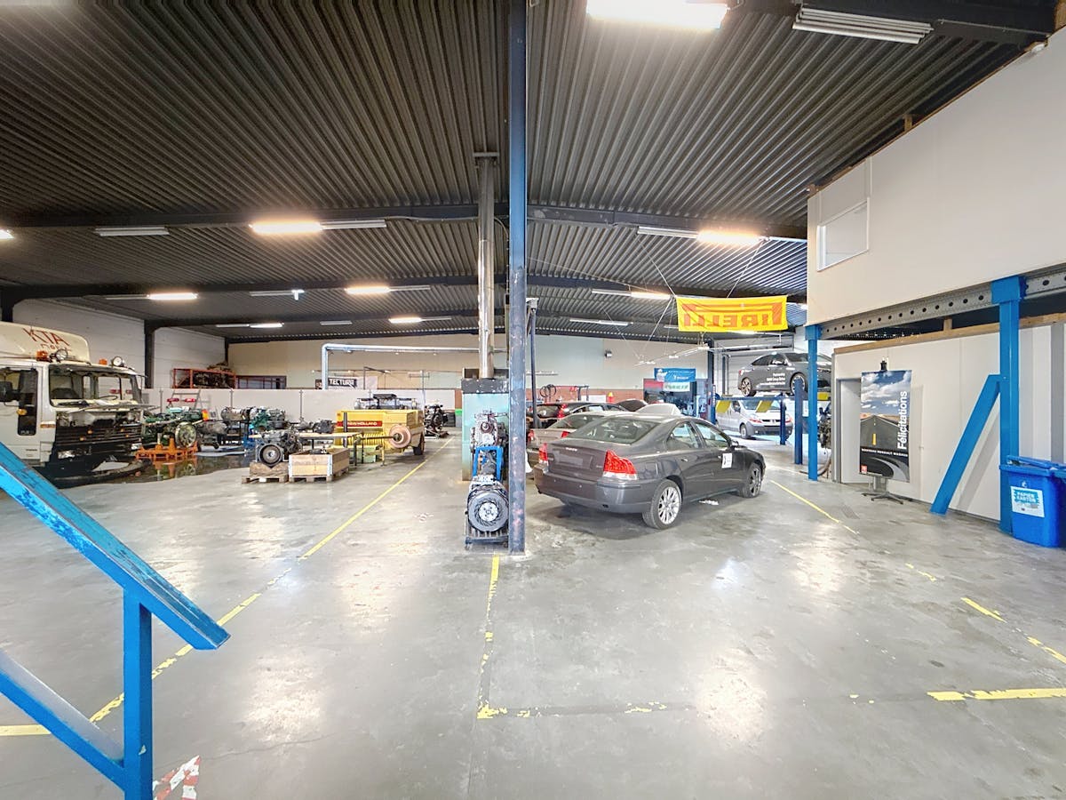 Magazijn (1.006 m²) met kantoren te huur vlakbij E40 Drongen - foto 2