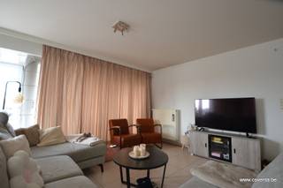 Dit lichtrijk appartement gelegen op de 2de verdieping bestaande uit: inkomhal met toilet, woonkamer - salon met aansluitende ingerichte keuken...