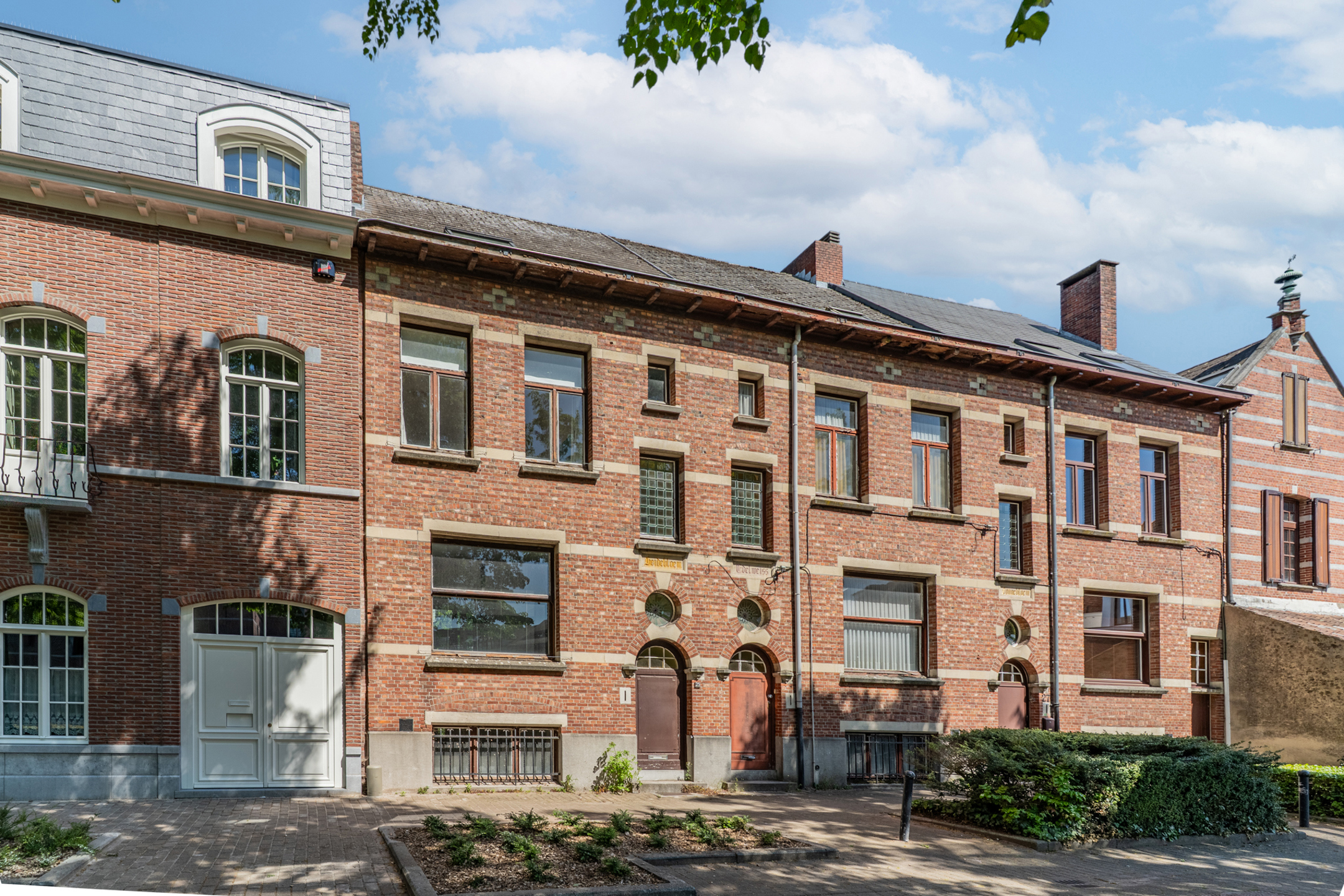 Prachtige te renoveren herenwoning met 5 slaapkamers en de mogelijkheid tot aankopen van een garage nabij - foto 5