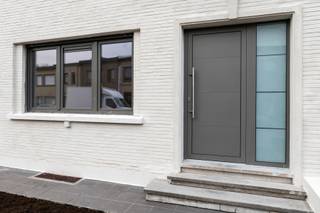 Welkom in jouw nieuwe thuis! Vlakbij het rustgevende park Rozendaal en het Runctvoorpark in Merksem, ontdek je deze instapklare woning die tot op...