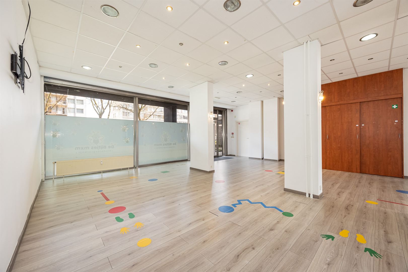 Veelzijdige commerciële ruimte met privé parkeerplaatsen  - foto 5