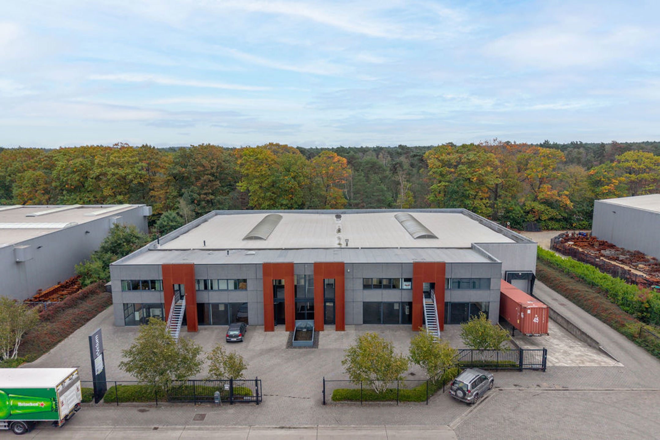 Commercial for rent in Ravels - photo 1