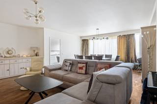 Dit ruime en lichtrijke appartement is gelegen op de zesde verdieping van een verzorgd gebouw in de Quellinstraat 27, in het hart van Antwerpen...