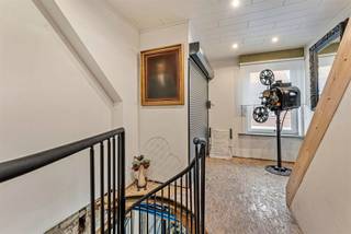 On an approach road to Lauwe and on a very visible corner, you can find this commercial property with spacious apartment.The retail space has...