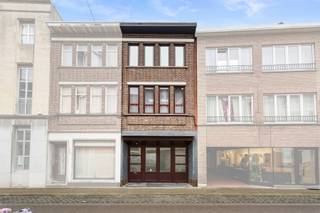 Au cœur de Saint-Nicolas, dans la rue Nieuwstraat à circulation limitée, se situe cette très spacieuse maison de ville offrant une surface...