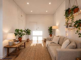 Gelegen op de derde verdieping van residentie Mistral geniet u van een open, lichtrijke studio. Dankzij de centrale ligging op wandelafstand van het strand, de winkels en horecagelegenheid bevindt deze studio zich op een toplocatie.<br /><br />De studio is niet renovatie-plichtig en beschikt over volgende indeling:<br />Inkom met ruime, open leefruimte, slaaphoek, aparte keuken en badkamer met douchecabine.<br /><br />Troeven:<br />Toplocatie<br />Geen renovatieplicht<br />Wandelafstand van de Zeedijk<br />Kleinschalige residentie<br />Privatieve kelderberging