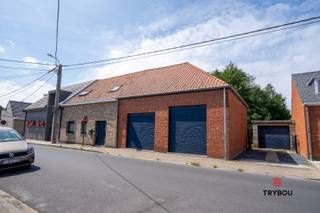 Instapklare, recent gerenoveerde woning met dubbele garage in een rustige buurtWelkom in deze verrassend ruime halfopen woning op een perceel van 441...