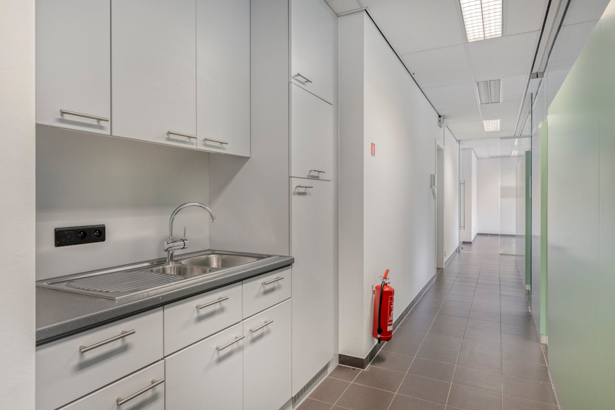 Ready to move in office of 171 m² for rent in Geel - photo 5
