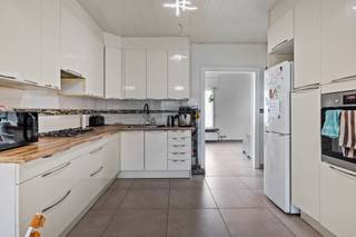 Zeer gunstig gelegen HOB in een residentiële woonwijk!  Dit huis bevindt zich in een zeer kindvriendelijke omgeving in een doodlopende...