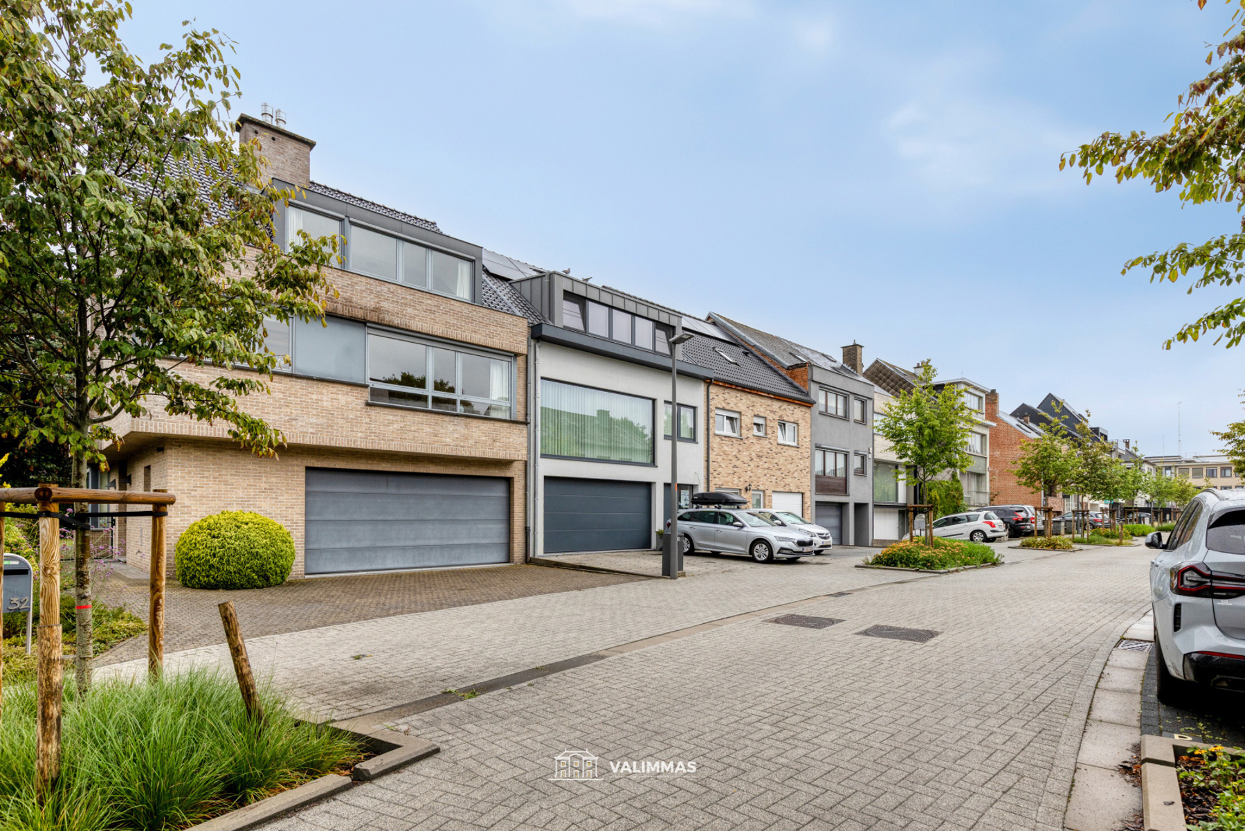 Residentieel gelegen driegevelwoning met garage, tuin... - foto 2