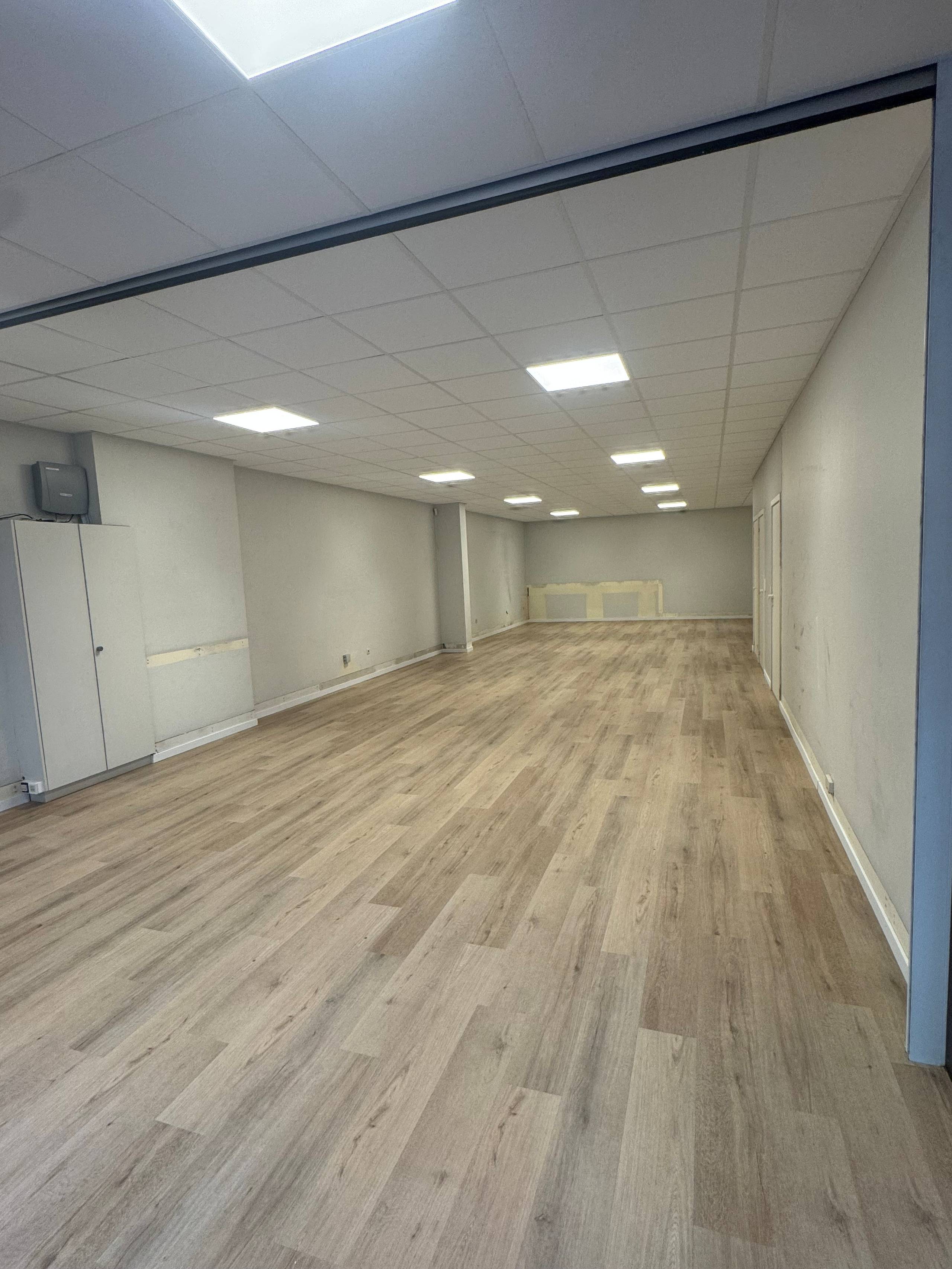 Gelijkvloerse kantoor- of handelsruimte te koop in Waregem - foto 2