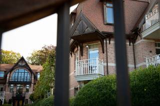 EXCLUSIEF VASTGOED:Ontdek deze adembenemende PENTHOUSE in het hartje van Schilde, waar stijl en luxe samenkomen in een harmonieus geheel.Prachtig en...