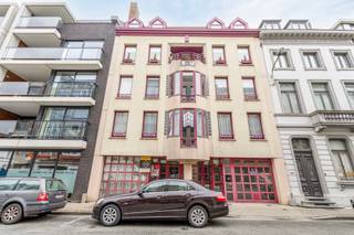 Ondergrondse afgesloten garagebox gelegen in de Koning Albertstraat, vlakbij station en Grote Markt van Kortrijk. Ondergrondse verdieping van een appartementsgebouw. Voor de vlugge beslissers!!!